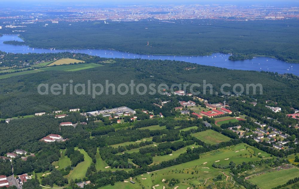 Aerial photograph Berlin - Landscape along the golf course of the Berliner Golf Club Gatow eV on the shores of the Wannsee district of Berlin Gatow