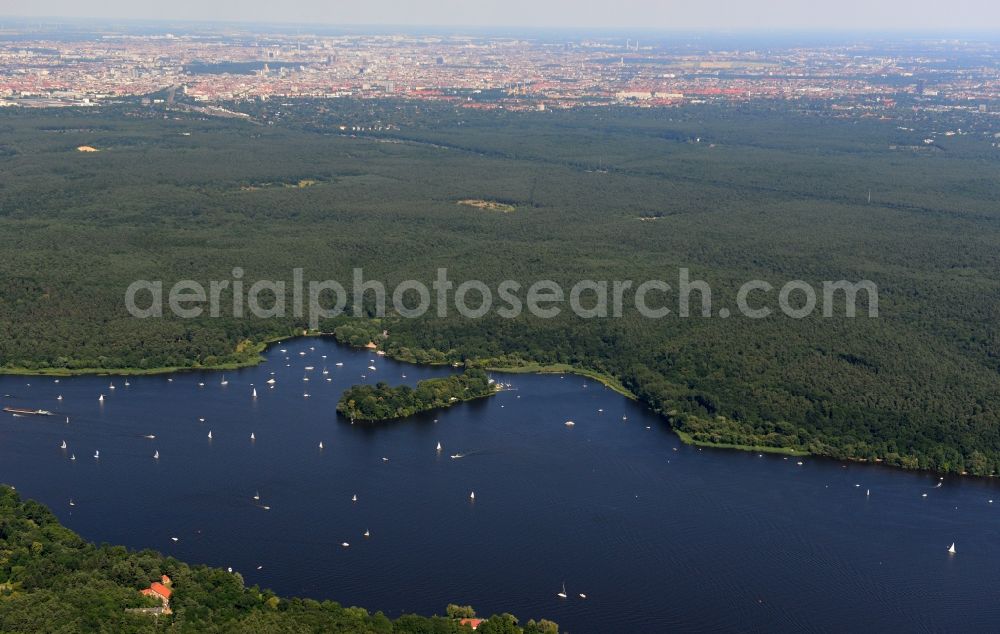 Aerial photograph Berlin - Landscape along the river banks of the Wannsee Grunewald in the district of Charlottenburg-Wilmersdorf in Berlin