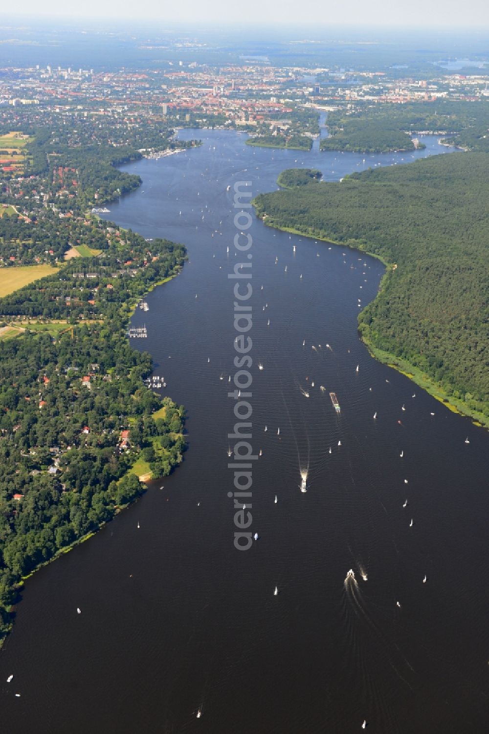 Berlin from the bird's eye view: Landscape along the river banks of the Wannsee Grunewald in the district of Charlottenburg-Wilmersdorf in Berlin