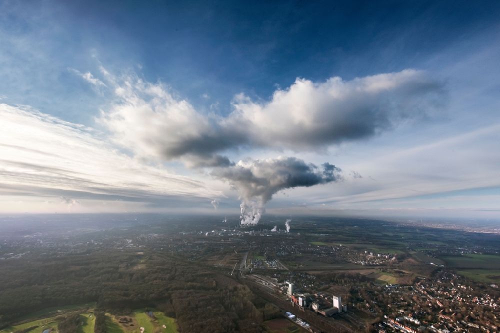 Aerial photograph Herten - Landscape of a soaring power plant cloud from Scholven about Herten Westerholt and the Ruhr area in North Rhine-Westphalia