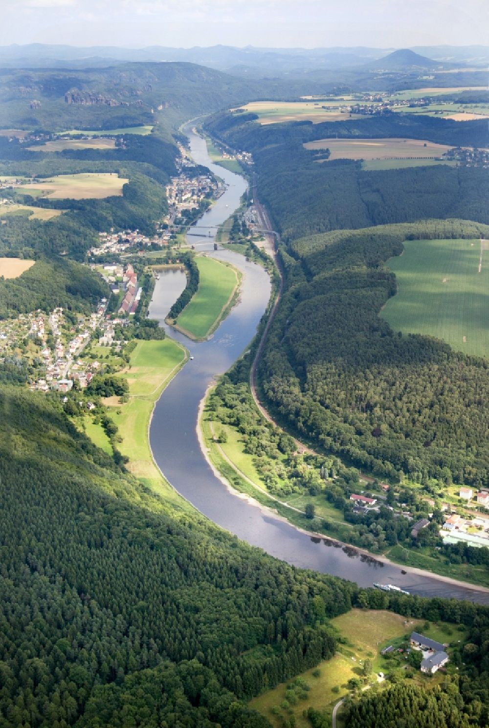 Aerial photograph Pirna - Groyne head of the of Elbe river course in Pirna in the state Saxony, Germany
