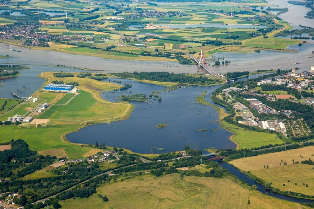 Wesel from above - Landscapes of the redesigned lip mouth in the course of the river of the Rhine near Wesel in North Rhine-Westphalia, Germany