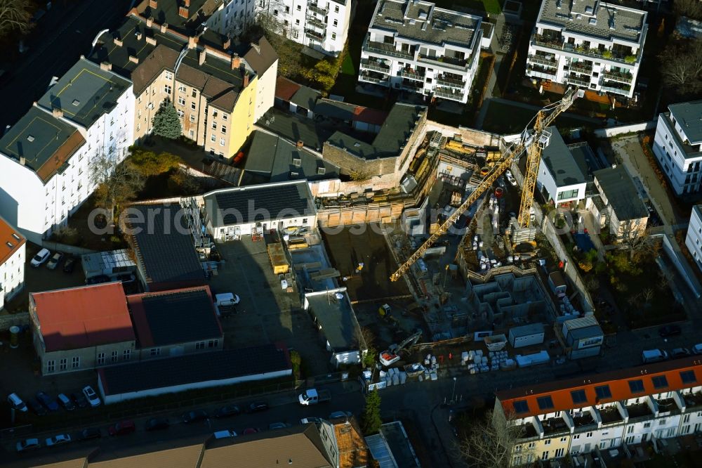 Aerial photograph Berlin - Construction site for the construction of gaps along the multi-family house residential housing estate on Berkenbruecker Steig in the district Hohenschoenhausen in Berlin, Germany