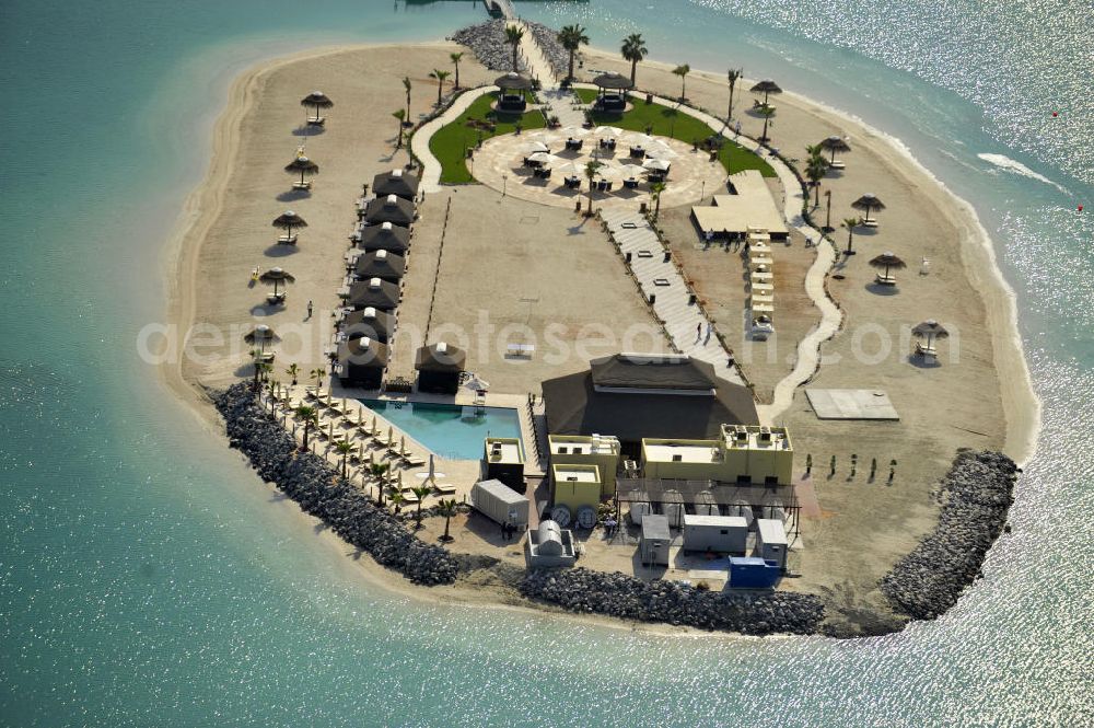Aerial image Dubai - Blick auf Lebanon Island. Sie ist eine von zur Zeit zwei Fertiggestellten Inseln der Inselgruppe The World Ilands in Dubai. View of Lebanon Island. It is one of currently two completed islands of the archipelago The World Islands in Dubai.