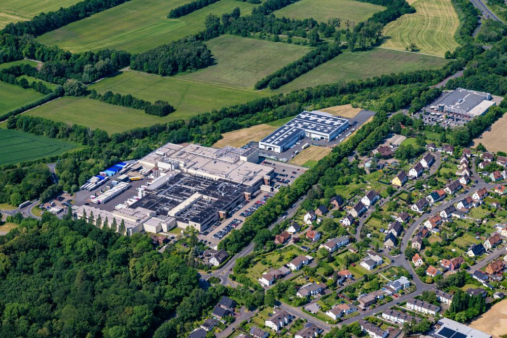 Aerial photograph Bückeburg - Buildings and production halls on the food manufacturer's premises Bauerngut Fleich and Wurstwaren GmbH on street Hasengarten in Bueckeburg in the state Lower Saxony, Germany