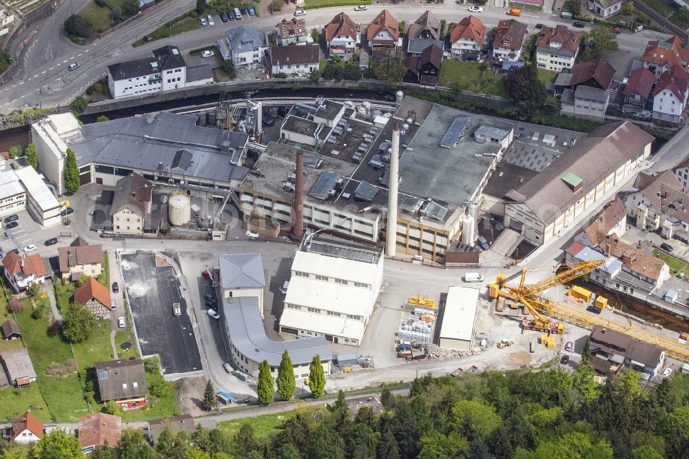 Aerial photograph Neuenbürg - Buildings and production halls on the food manufacturer's premises Herbstreith & Fox GmbH & Co. KG Pektin-Fabriken on Turnstrasse in Neuenbuerg in the state Baden-Wurttemberg, Germany