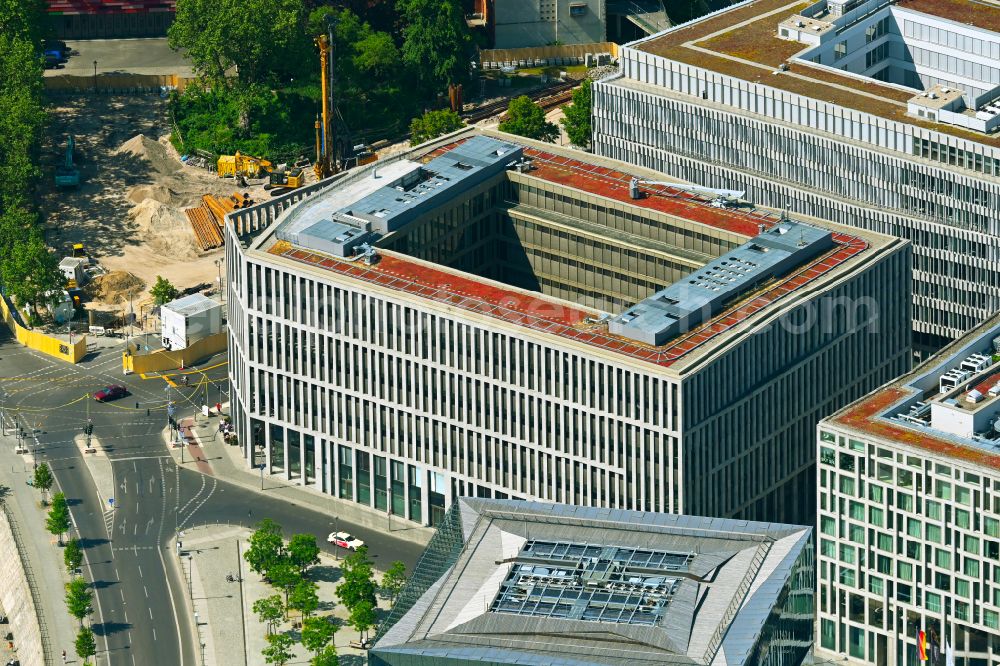 Berlin from the bird's eye view: Lehrter Stadtquartier quarter in the Moabit part of Berlin in Germany. The quarter consists of 5 blocks which form a complex of office buildings and hotels