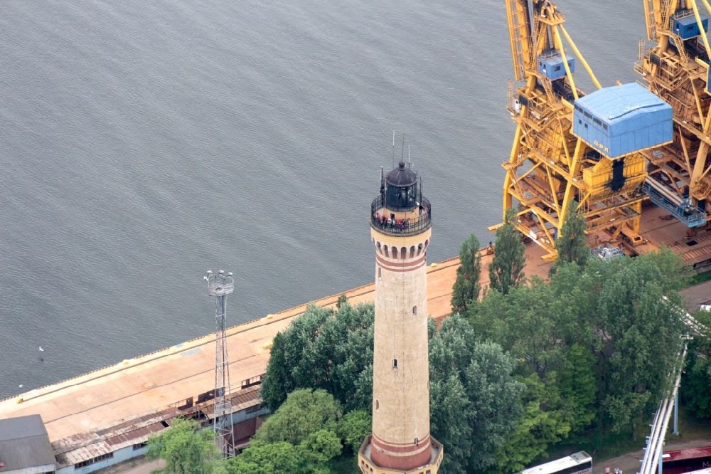 Aerial photograph Swinemünde - Lighthouse as a historic seafaring character in the coastal area of Hafen in Swinemuende Swinoujscie in West Pomerania, Poland