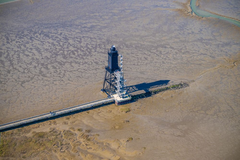 Aerial photograph Wurster Nordseeküste - Lighthouse as a historic seafaring character in the coastal area of North Sea in the district Dorum in Wurst Nordseekueste in the state