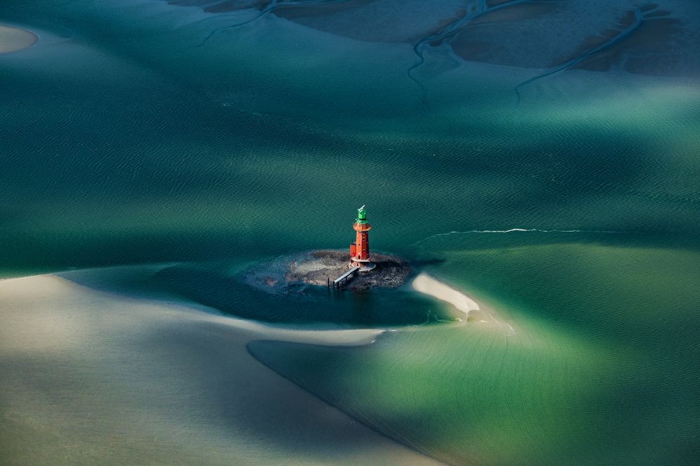 Aerial image Butjadingen - Lighthouse as a historic seafaring character in the coastal area of North Sea in the district Langwarden in Butjadingen in the state Lower Saxony