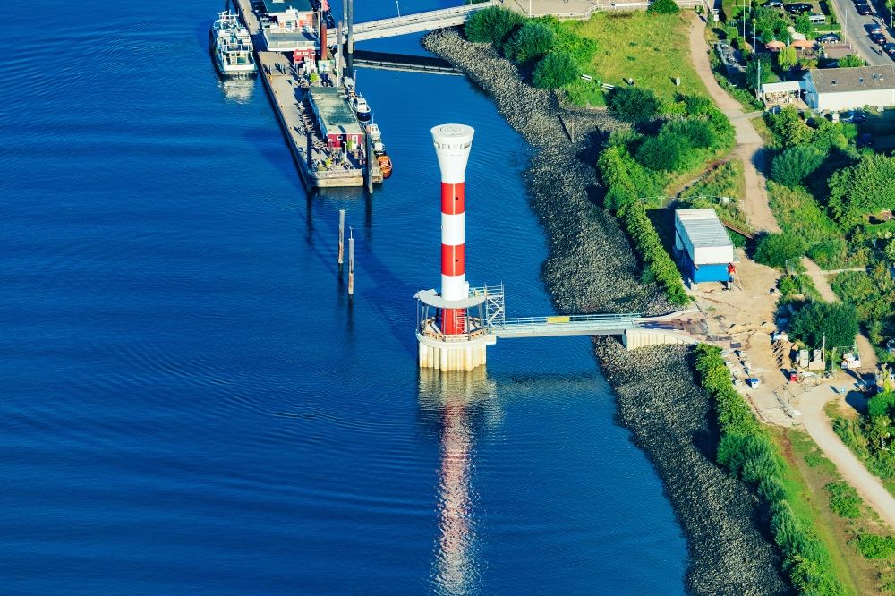 Aerial image Hamburg - Lighthouse as a historic seafaring character in the coastal area of Elbe Leuchtturm Blankenese, Unterfeuer in Hamburg, Germany