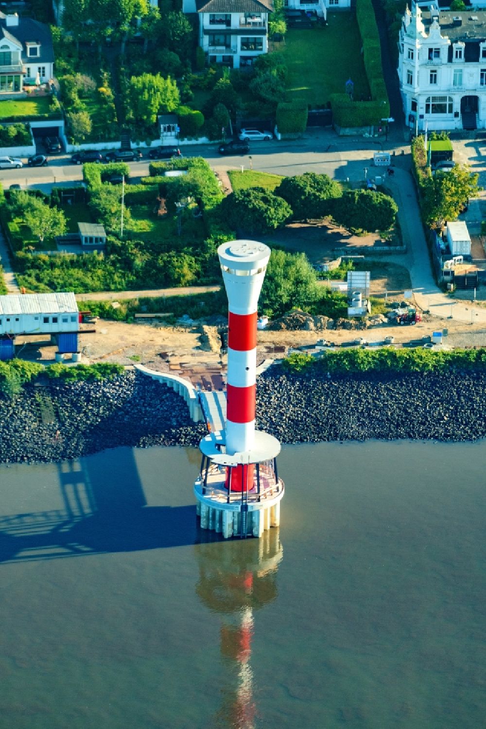 Hamburg from the bird's eye view: Lighthouse as a historic seafaring character in the coastal area of Elbe Leuchtturm Blankenese, Unterfeuer in Hamburg, Germany