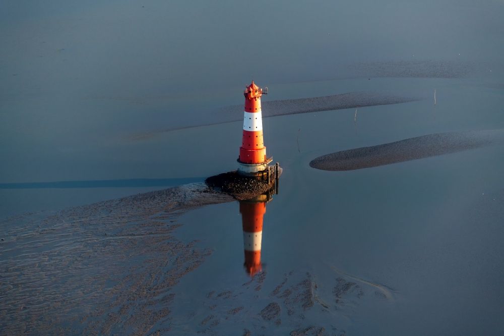 Aerial image Wilhelmshaven - Lighthouse Arngast a maritime sign in the Jadebusen South of Wilhelmshaven on a sandbank in the watt in Lower Saxony Germany