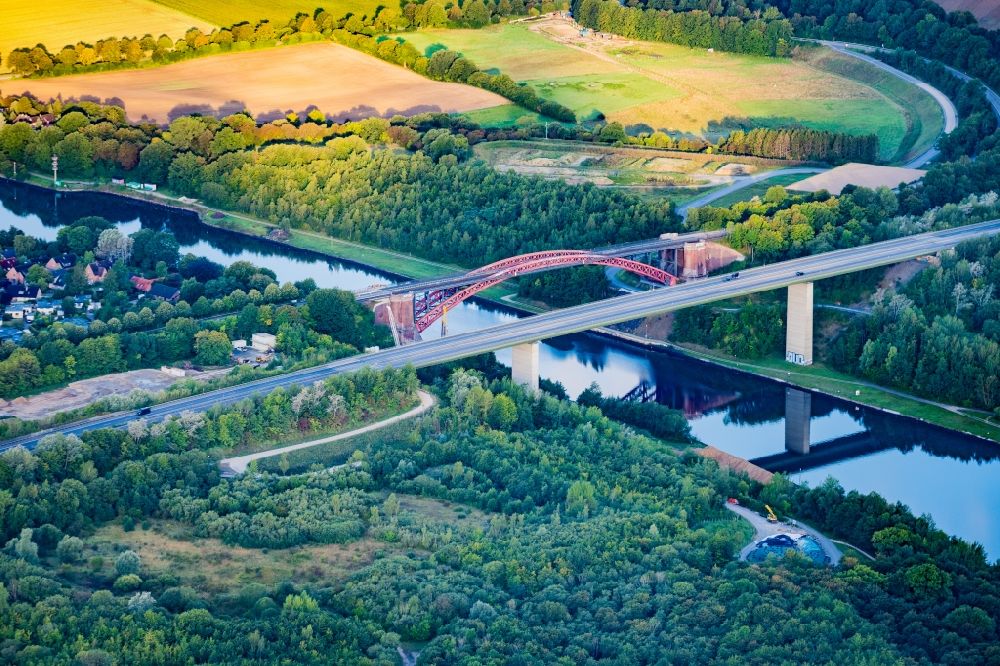Aerial photograph Kiel - Road bridge construction of Levensauer High bridge in Kiel in the state of Schleswig-Holstein. The two bridges - one for rail lines and the other including the federal highway B76 - span the Kiel Canal