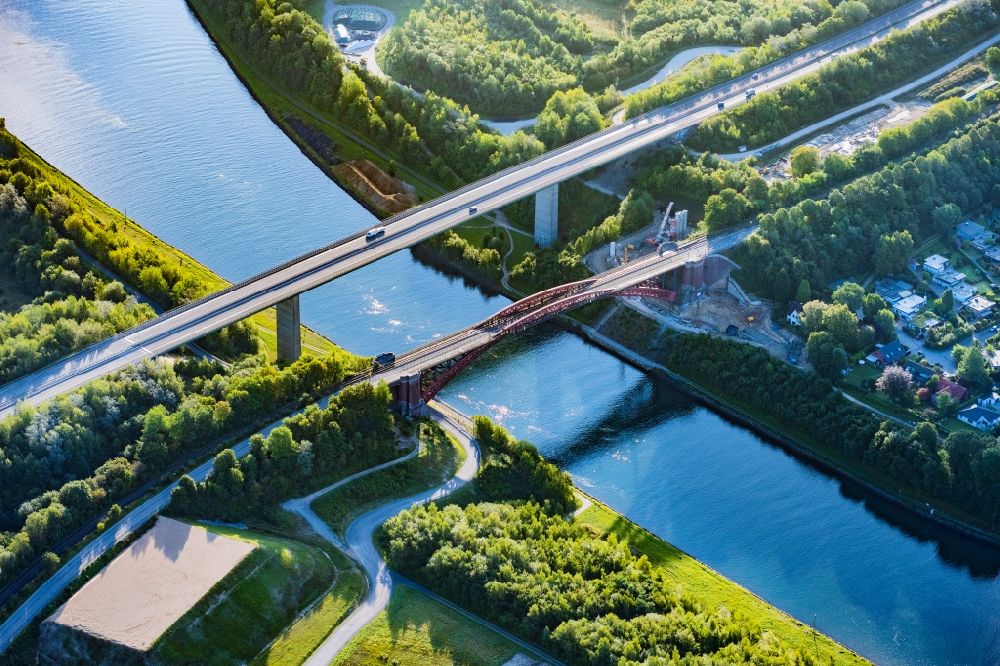 Aerial photograph Kiel - Road bridge construction of Levensauer High bridge in Kiel in the state of Schleswig-Holstein. The two bridges - one for rail lines and the other including the federal highway B76 - span the Kiel Canal