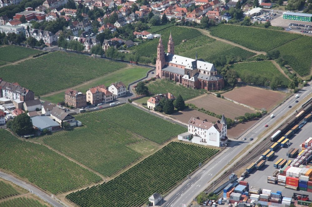 Aerial image Worms - The Liebfrauenkirche in Worms on the Liebfrauenring in the state of Rhineland-Palatinate