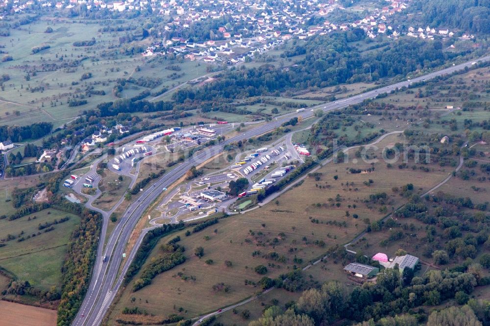 Aerial photograph Eckartswiller - Lorries - parking spaces at the highway rest stop and parking of the A4 Aire de Service AVIA de Saverne-Eckartswiller in Eckartswiller in Grand Est, France