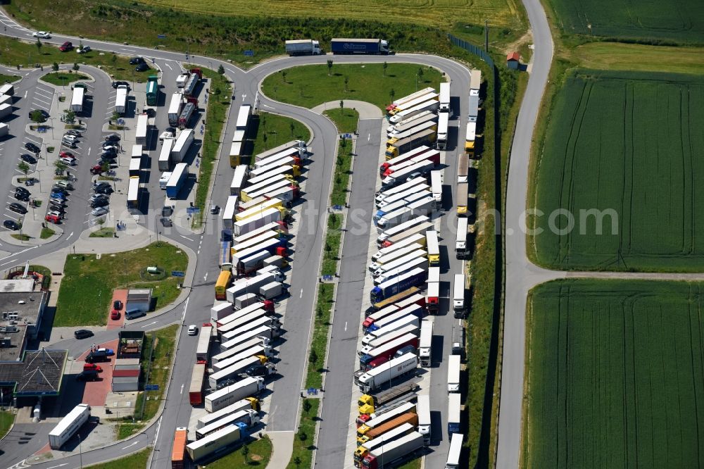 Schalding r.d.Donau from above - Lorries - parking spaces at the highway rest stop and parking of the BAB A 3 of Ladesaeule Tank & Rast Donautal Ost in Schalding r.d.Donau in the state Bavaria, Germany