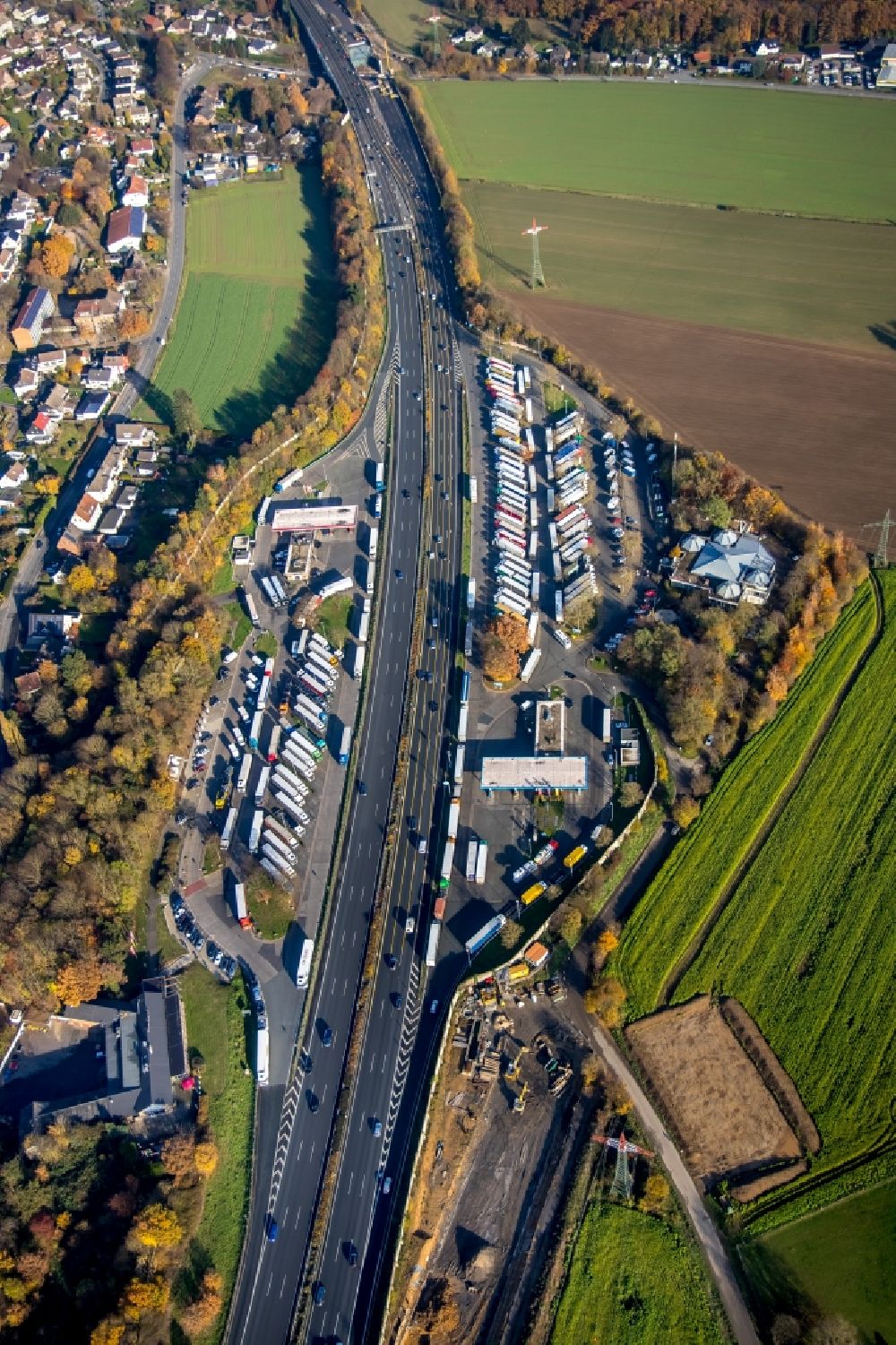 Aerial image Dortmund - Lorries - parking spaces at the highway rest stop and parking of the BAB A 1 Lichtendorf in the district Aplerbeck in Dortmund in the state North Rhine-Westphalia, Germany