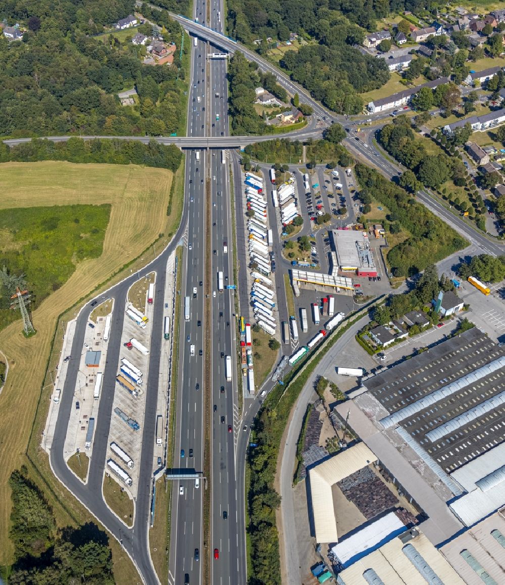 Aerial image Bottrop - Lorries - parking spaces at the highway rest stop and parking of the BAB A 2 in the district Fuhlenbrock in Bottrop in the state North Rhine-Westphalia, Germany