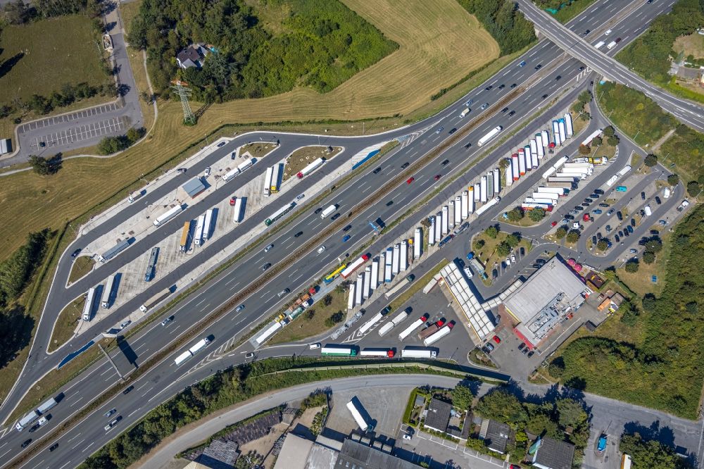 Bottrop from above - Lorries - parking spaces at the highway rest stop and parking of the BAB A 2 in the district Fuhlenbrock in Bottrop in the state North Rhine-Westphalia, Germany