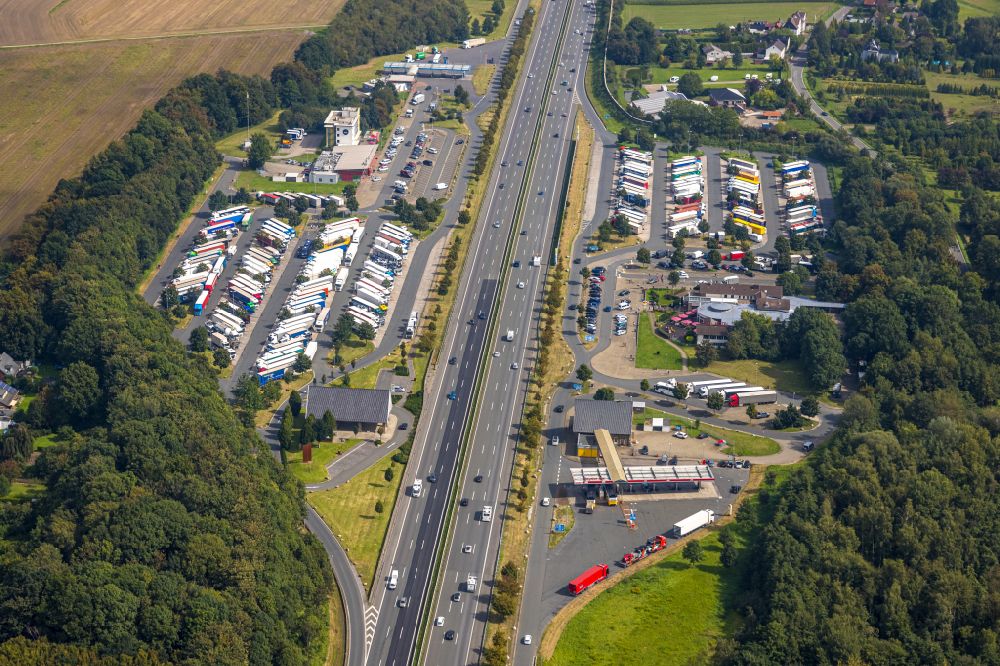Aerial image Hamm - lorries - parking spaces at the highway rest stop and parking of the BAB A2 Hamm-Rhynern Nord in Hamm in the state North Rhine-Westphalia