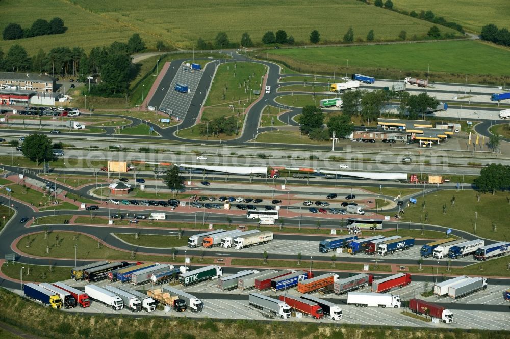 Aerial photograph Bispingen - Lorries - parking spaces at the highway rest stop and parking of the BAB A 7 E45 on Raststaette Brunautal West in Bispingen in the state Lower Saxony