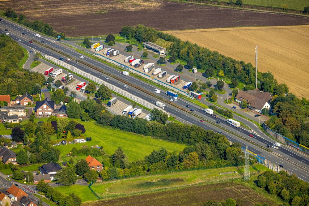 Aerial photograph Vellern - Lorries - parking spaces at the highway rest stop and parking of the BAB A 2 in Vellern in the state North Rhine-Westphalia, Germany