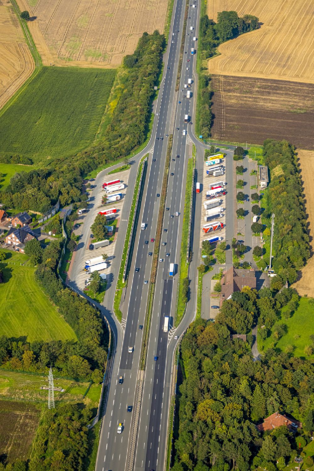 Vellern from the bird's eye view: Lorries - parking spaces at the highway rest stop and parking of the BAB A 2 in Vellern in the state North Rhine-Westphalia, Germany
