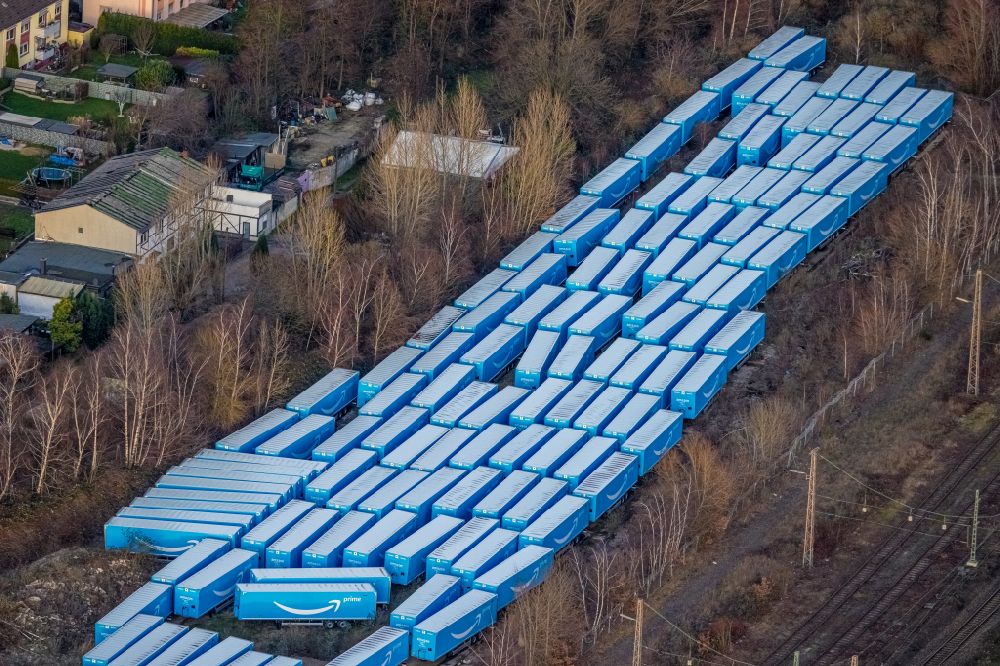 Aerial photograph Essen - Lorries and Truck storage areas and free-standing storage of Amazon truck trailers for Amazon Prime on street Joachimstrasse in the district Kray in Essen at Ruhrgebiet in the state North Rhine-Westphalia, Germany