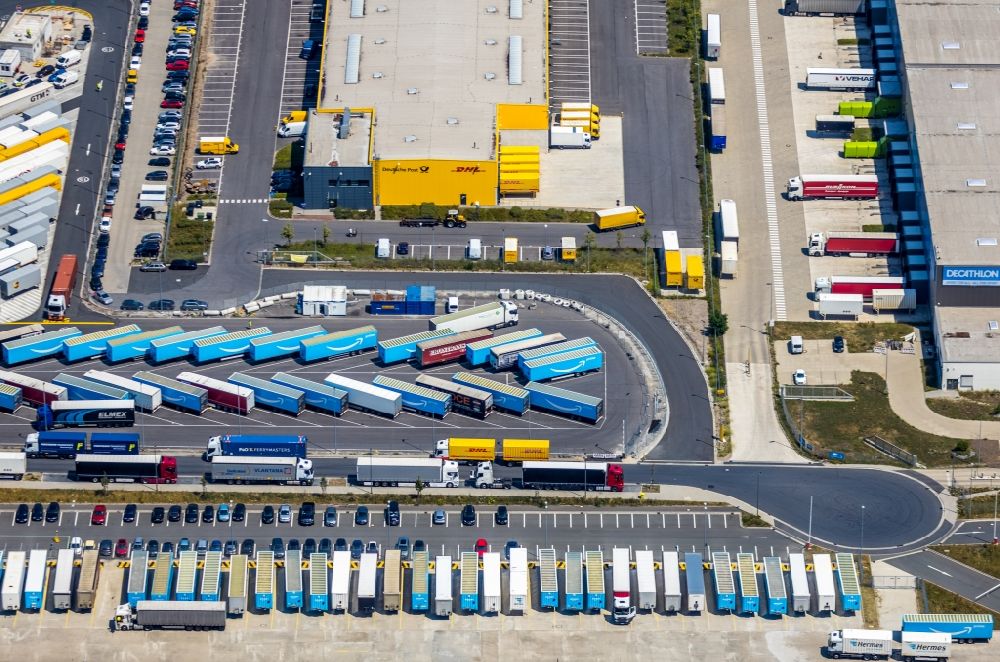 Aerial image Dortmund - Lorries and Truck storage areas and free-standing storage on grounds of logistic center Amazon in the district Westfalenhuette in Dortmund in the state North Rhine-Westphalia, Germany