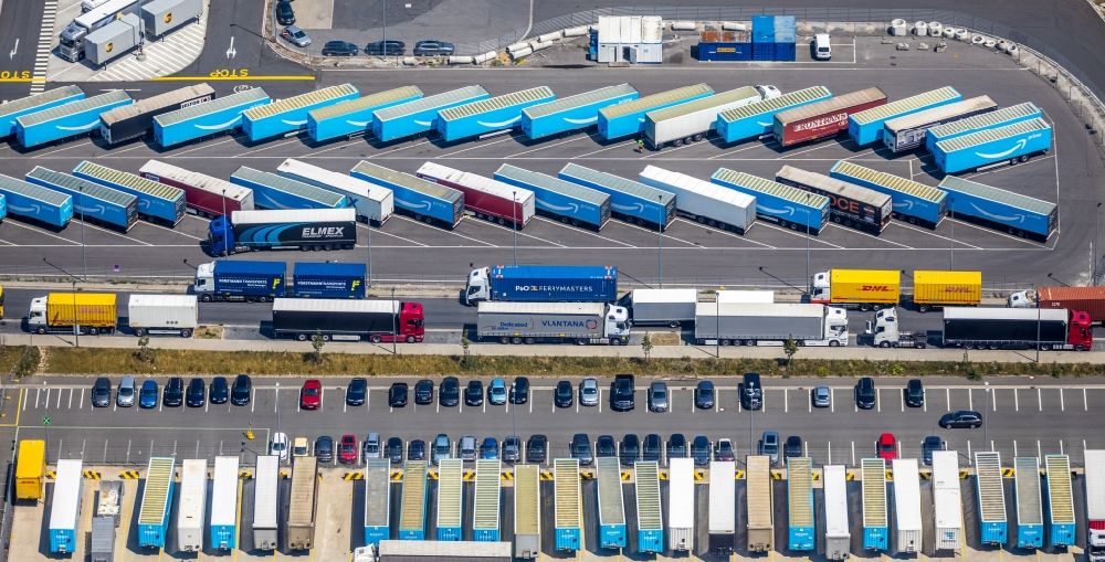 Aerial image Dortmund - Lorries and Truck storage areas and free-standing storage on grounds of logistic center Amazon in the district Westfalenhuette in Dortmund in the state North Rhine-Westphalia, Germany