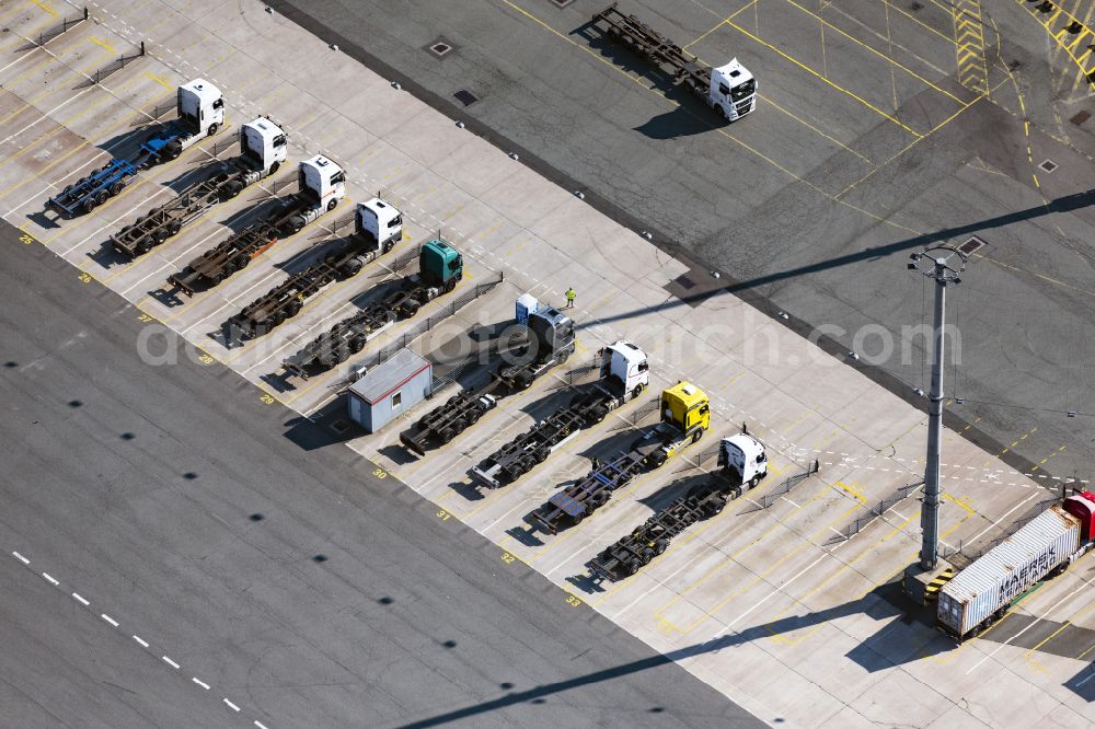Aerial image Hamburg - Lorries freight by road along the in Hamburg, Germany
