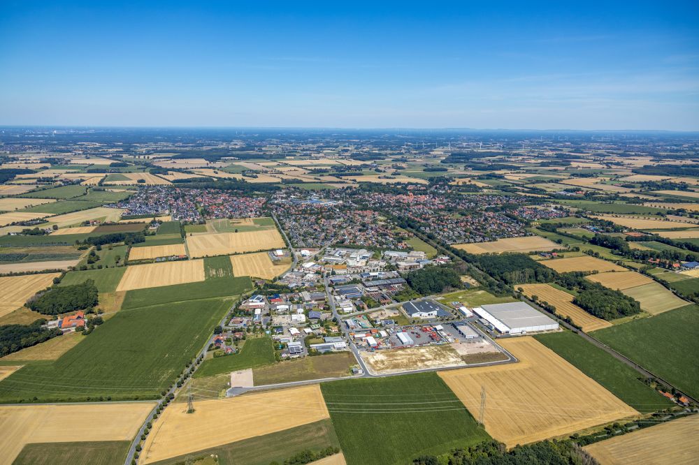Aerial image Drensteinfurt - Industrial and commercial area on the edge of agricultural fields and fields in Drensteinfurt in the state North Rhine-Westphalia, Germany