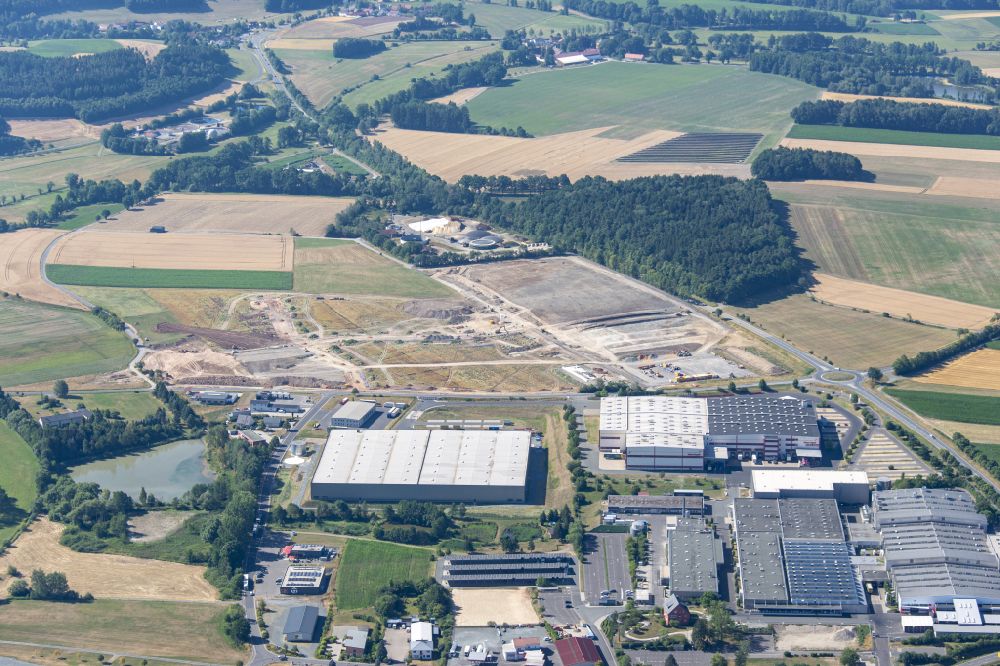 Aerial photograph Kemnath - Industrial and commercial area on the edge of agricultural fields and fields in Kemnath in the state Bavaria, Germany