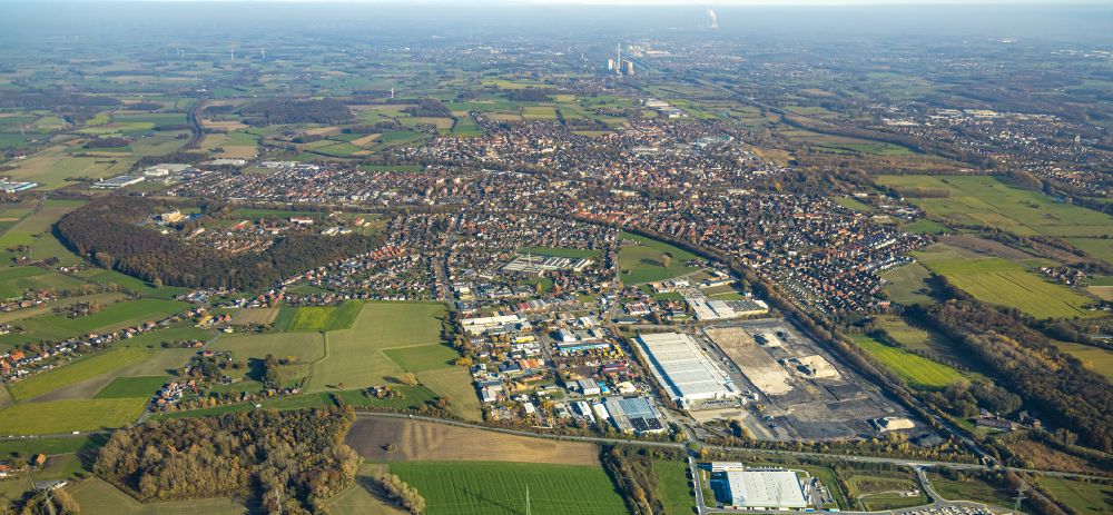 Aerial image Werne - Industrial and commercial area on the edge of agricultural fields and fields on street Wahrbrink in Werne at Ruhrgebiet in the state North Rhine-Westphalia, Germany