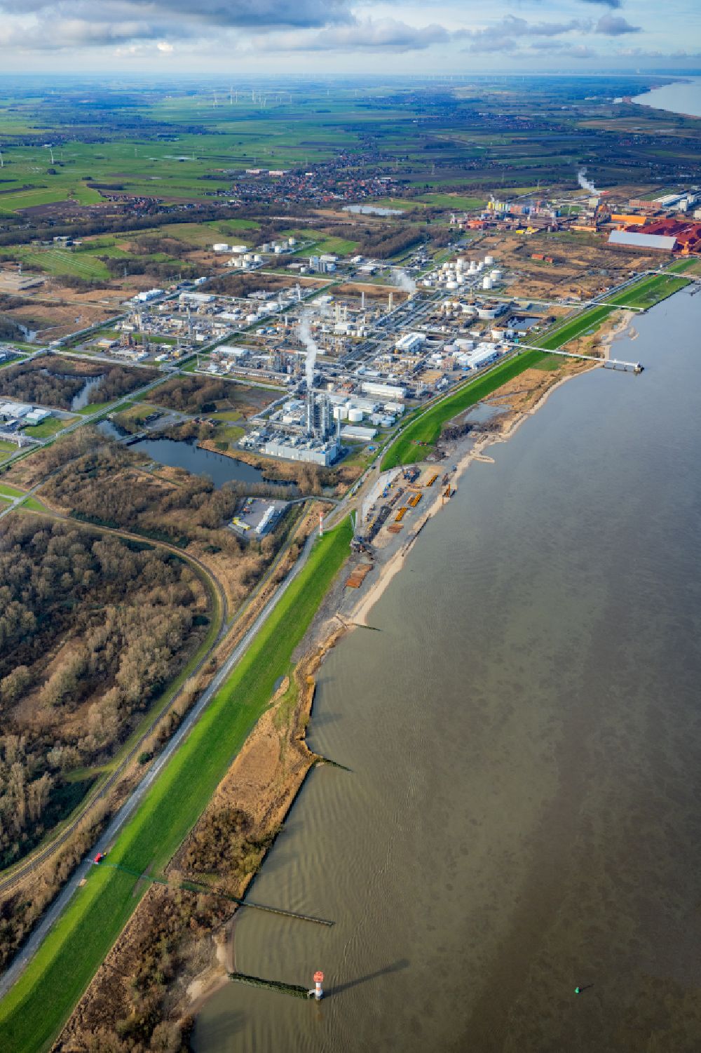 Bremerhaven from above - Construction site of Water bridge with line systems of the LNG natural gas and liquid gas terminal and unloading quay and AOS Raffinerie- Werksgelaende on street Am Seehafen in the district Buetzfleth in Stade in the state Lower Saxony, Germany