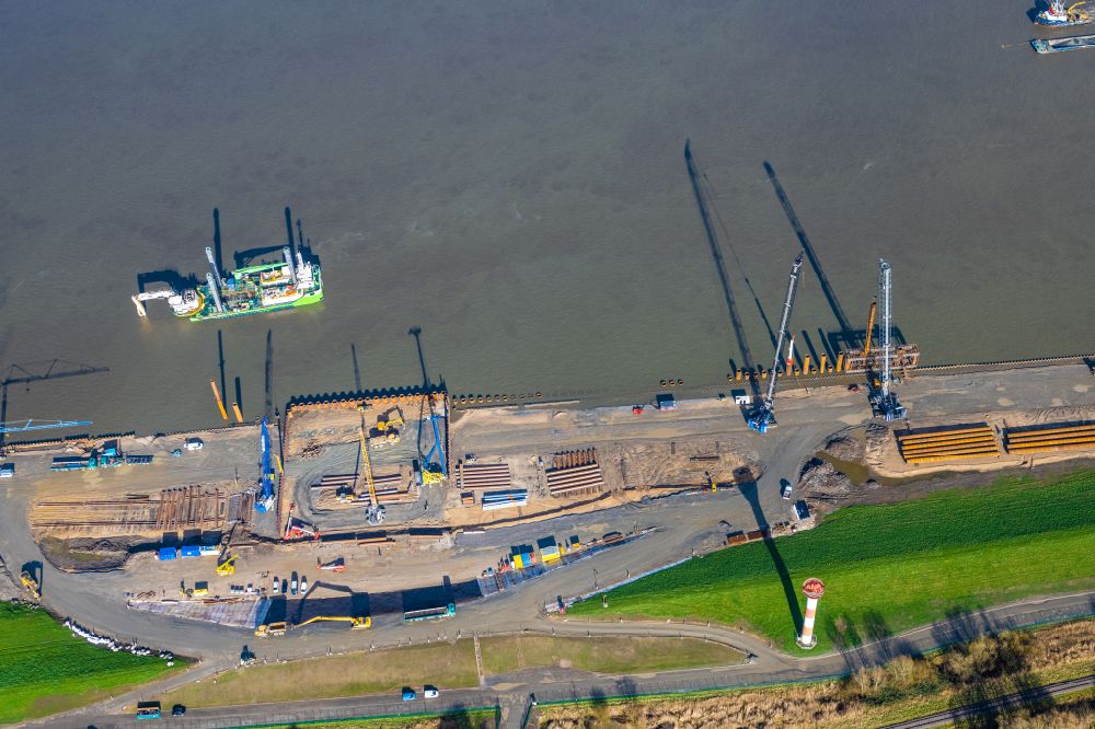 Stade from above - Construction site of Water bridge with line systems of the LNG natural gas and liquid gas terminal and unloading quay and AOS Raffinerie- Werksgelaende on street Am Seehafen in the district Buetzfleth in Stade in the state Lower Saxony, Germany