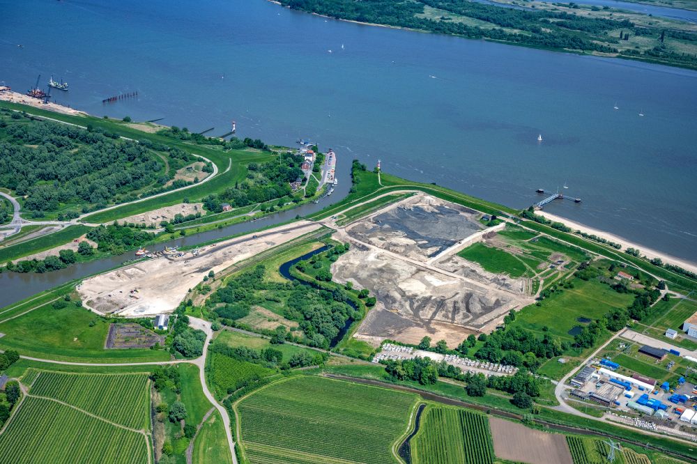 Stade from the bird's eye view: LNG liquid gas terminal Elbschlick shipping on the former saltworks site in Stadersand in Stade in the state Lower Saxony, Germany