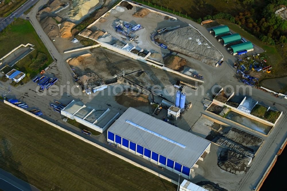 Aerial image Magdeburg - Logistics yard of the scrap - recycling sorting plant of STORK Umweltdienste GmbH Am Hansehafen in the district Gewerbegebiet Nord in Magdeburg in the state Saxony-Anhalt, Germany