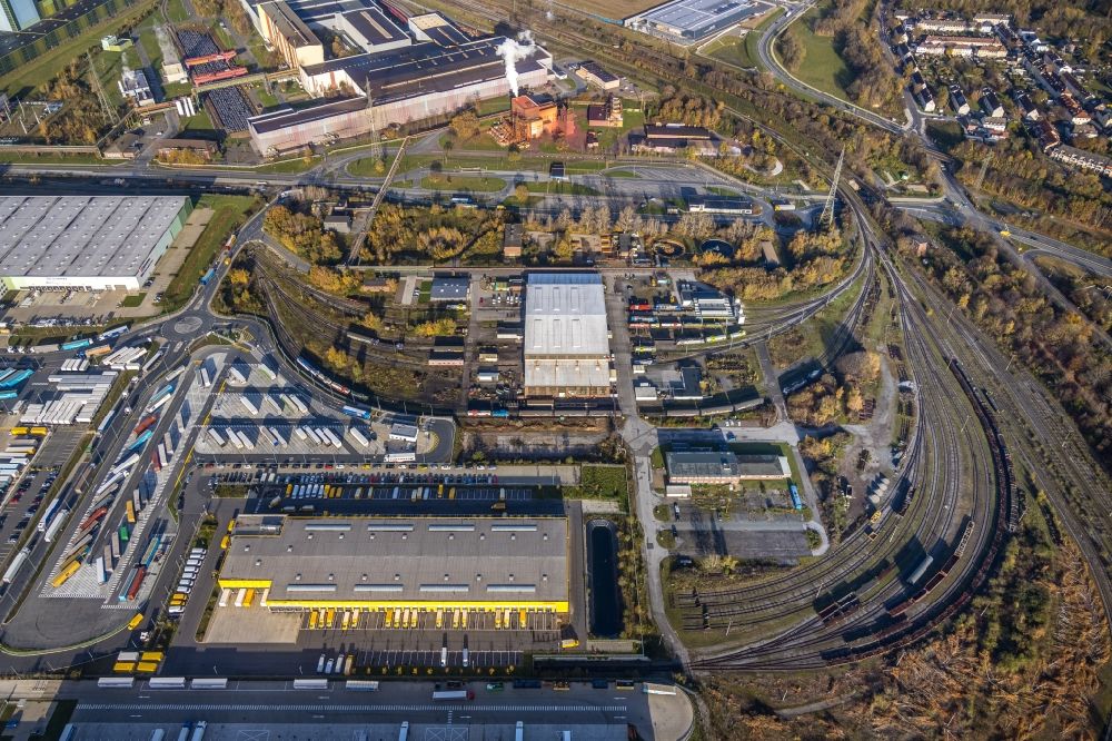 Aerial photograph Dortmund - Locomotive service station and depot with sliding platform system and lock parking spaces of the train logistics company Captrain Deutschland GmbH on Warmbreitbandstrasse in the district Westfalenhuette in Dortmund in the state North Rhine-Westphalia, Germany