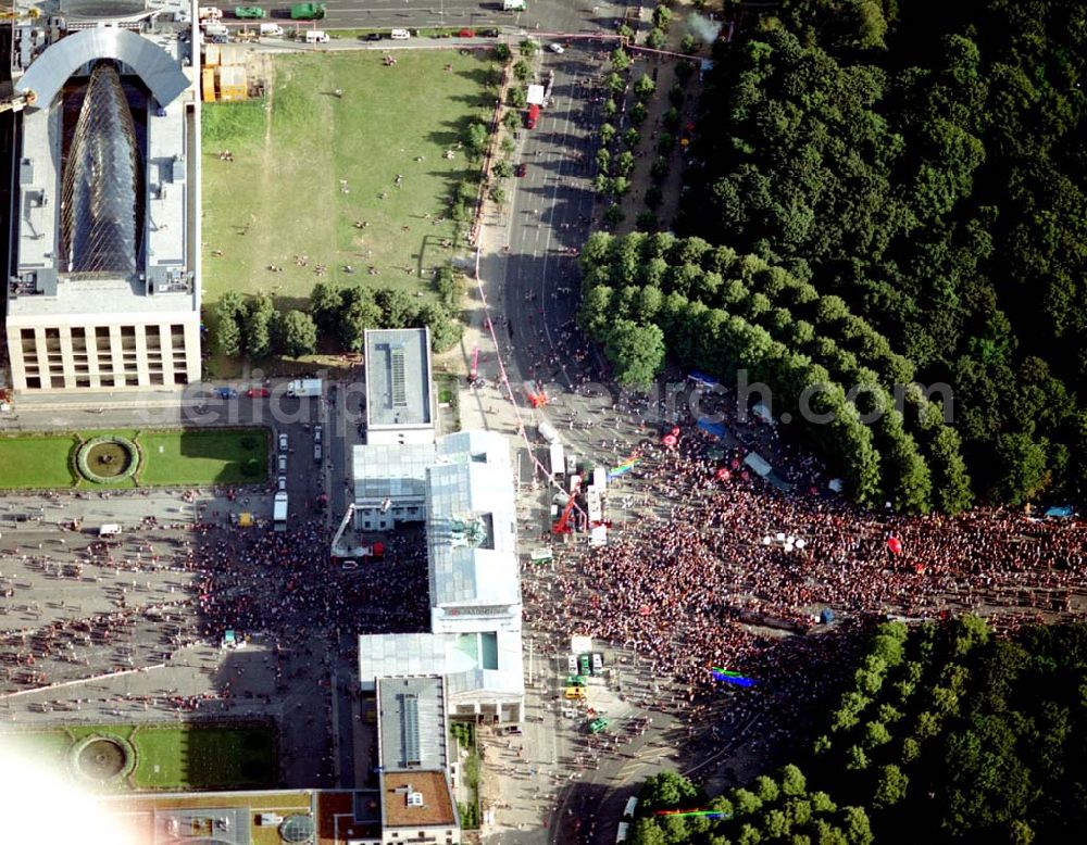 Aerial photograph Berlin - Love - Parade am Brandenburger Tor.