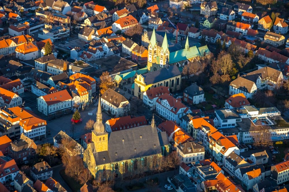 Werl from above - Aerial view of the Old Town with Pilgrimage Basilica of the Visitation of the Virgin Mary on Walburgisstrasse and Old Pilgrimage Church with Franciscan Monastery Renovation and St. Walburga's Catholic Church on the Market Square with Christmas Tree on Klosterstrasse in Werl, North Rhine-Westphalia, Germany