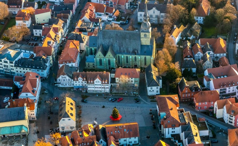 Aerial image Werl - Aerial view of the church building of the cathedral catholic church St. Walburga at the market place Werl with Christmas tree in Werl in the federal state North Rhine-Westphalia, Germany