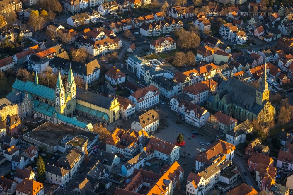Aerial photograph Werl - Aerial view of the Cathedral Catholic Church of St. Walburga at the Werl market square with Christmas tree and Pilgrimage Basilica of the Visitation of the Virgin Mary on Walburgisstrasse and Old Pilgrimage Church with Franciscan monastery under renovation in Werl in the German state of North Rhine-Westphalia, Germany
