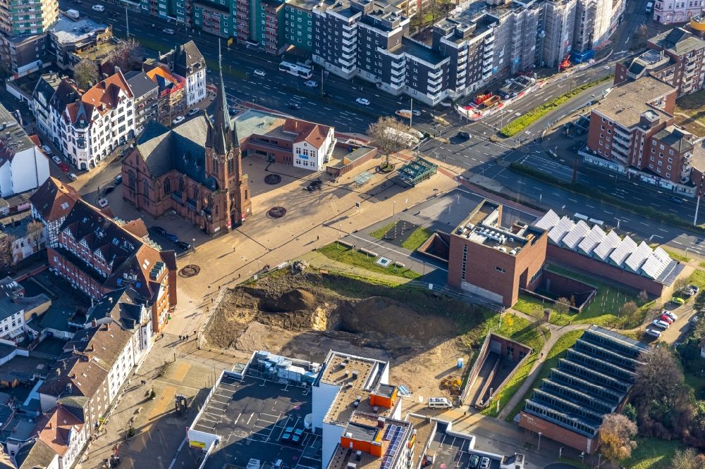 Aerial photograph Herne - Aerial view of the church building of the Kreuzkirche on Europaplatz next to the LWL Museum of Archaeology in Herne in the federal state of North Rhine-Westphalia, Germany