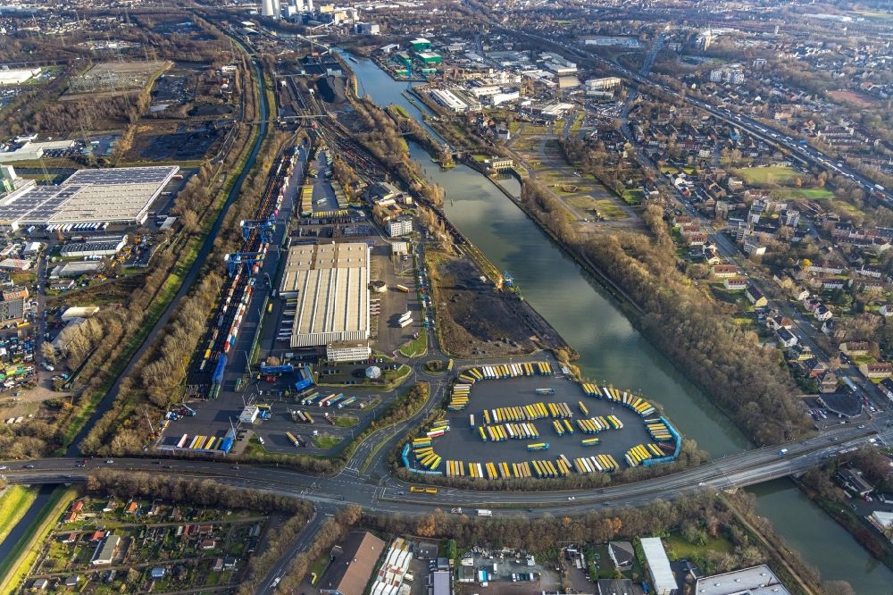Aerial photograph Herne - Aerial view of truck parking areas and open-air warehouse of Mueller - Die lila Logistik GmbH & Co. KG Am Westhafen and Wanne-Herner Eisenbahn und Hafen GmbH on the Rhine-Herne Canal in Herne in the federal state of North Rhine-Westphalia, Germany
