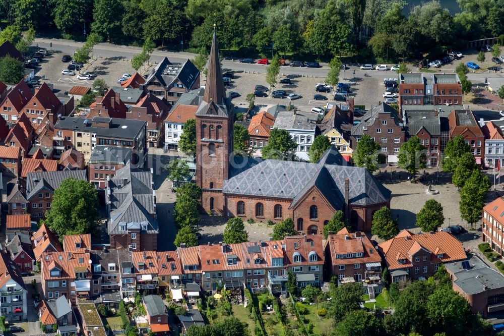 Aerial photograph Plön - Nikolaikirche in Ploen in the state Schleswig-Holstein