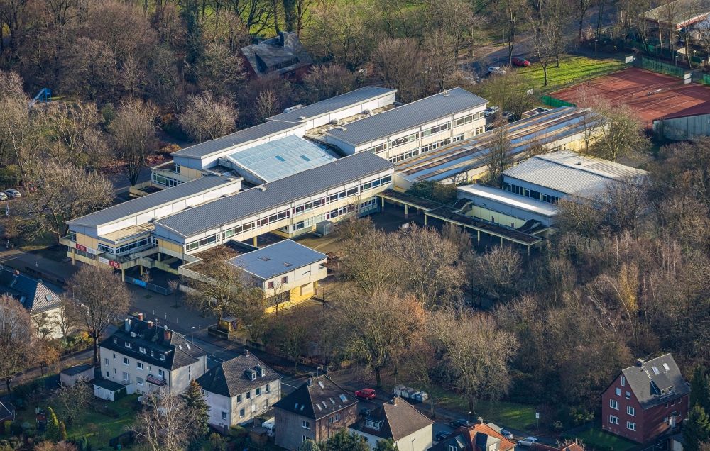 Aerial photograph Herne - Aerial view of the school building of the Realschule an der Burg on Burgstrasse Eickel in Herne in the federal state of North Rhine-Westphalia, Germany