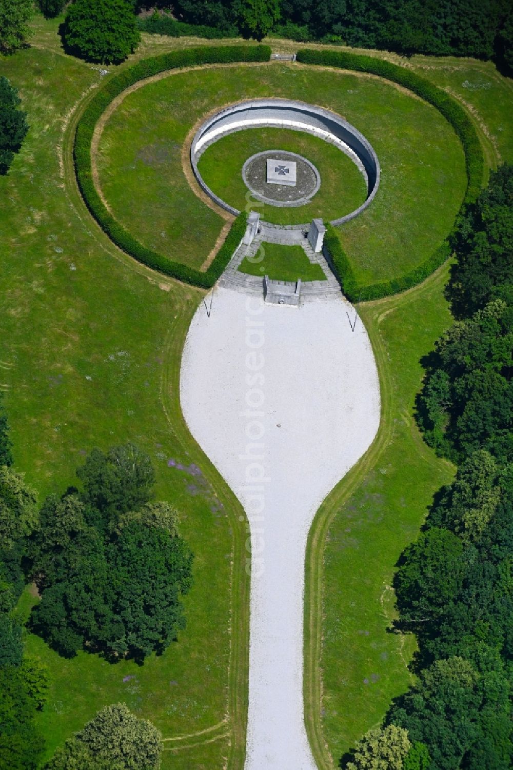 Aerial photograph Fürstenfeldbruck - Tourist attraction of the historic monument Air Force Memorial in the district Neu-Lindach in Fuerstenfeldbruck in the state Bavaria, Germany